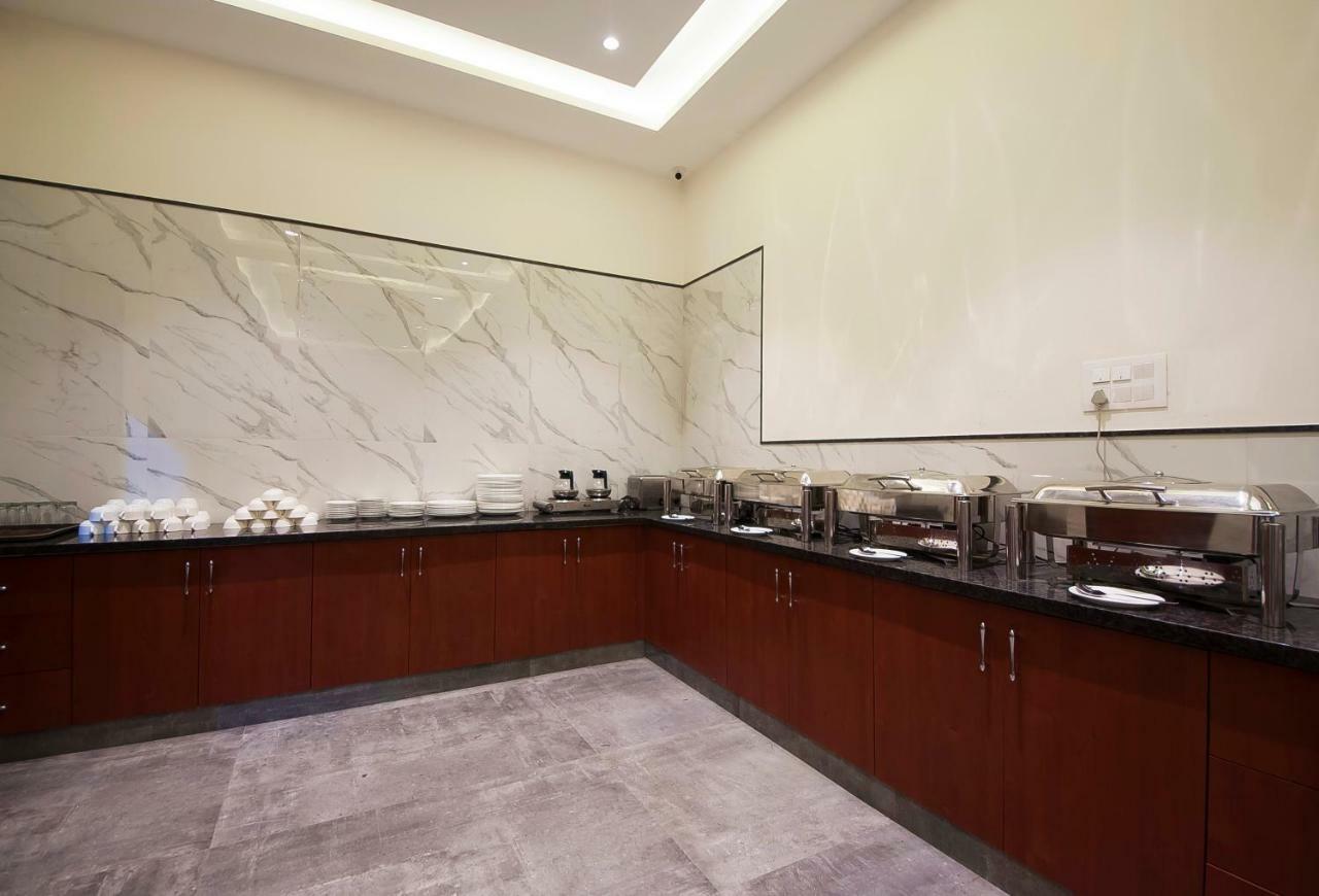 Hotel Z Suites- Delhi Igi Airport Ню Делхи Екстериор снимка